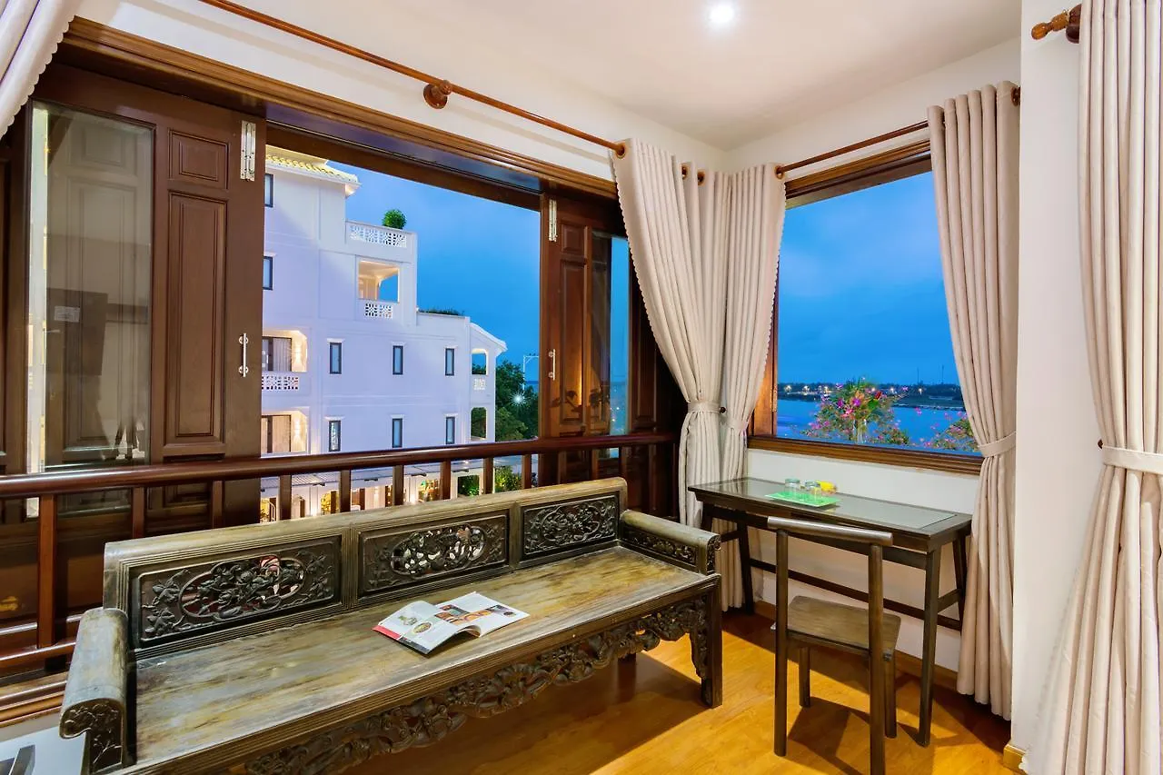 B'Lan Riverside Villa Hoi An 3*,